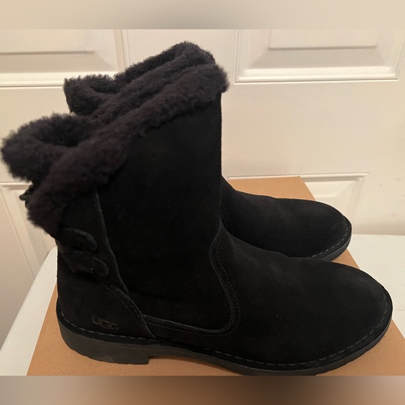 NEW UGG Naiyah Bootie UGGpure Wool Sheepskin Treadlite Winter Boot Black - Picture 4 of 10